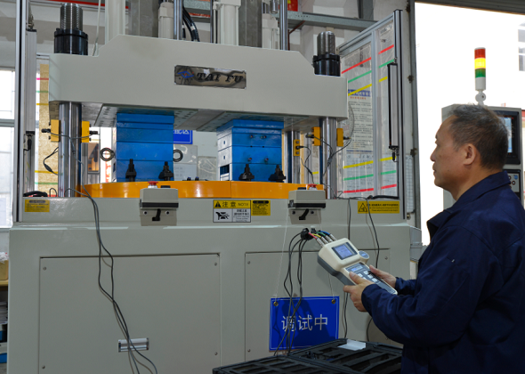 立式注塑機(jī) 立式注塑機(jī)